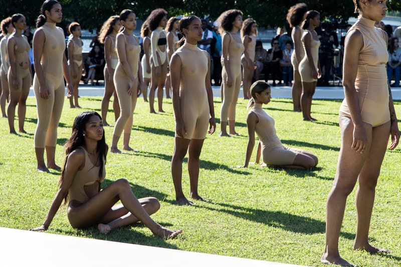 太陽の下で開催された Kanye West の YEEZY Season 4 プレゼンレーション