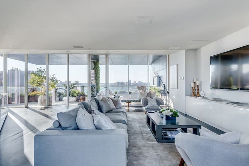 Kim Kardashian が Kanye West のツアー中に仮住まいしているビルの最上階