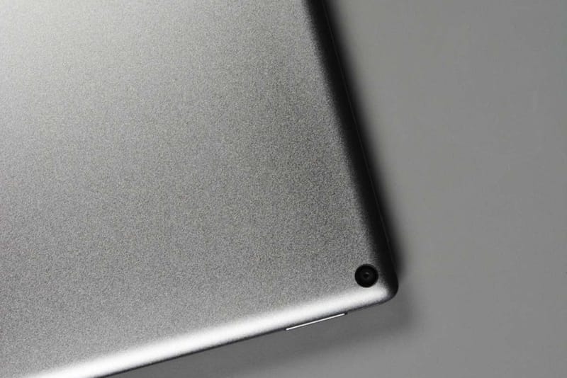 Google 社の次なるスマートフォン Pixel と Pixel XL とされる端末の画像がリーク