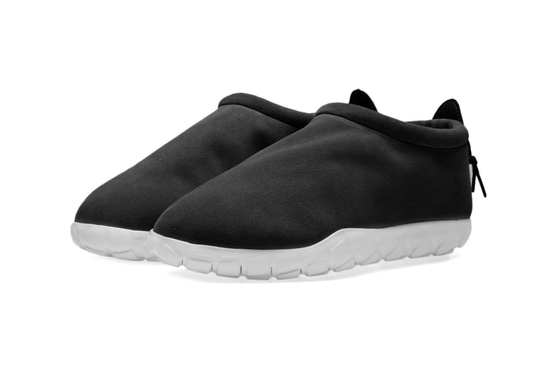 Nike よりブラックカラーで施された究極にミニマルな Air Moc Ultra が登場