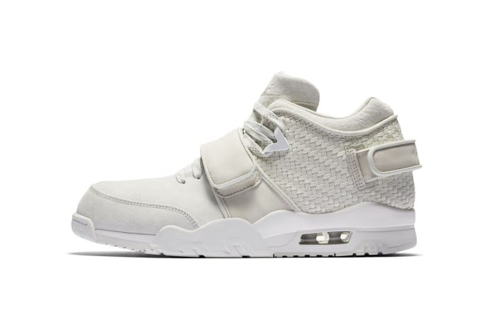 Nike Air Trainer Cruzに新色のホワイト＆ブラックが登場