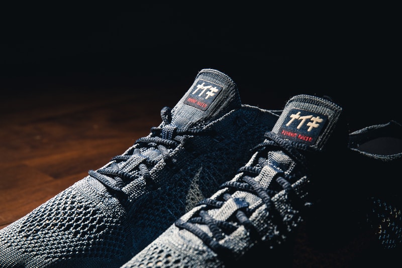 手作業で藍染めされた Nike Flyknit Racer