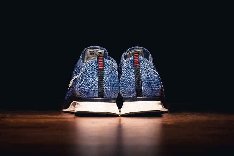手作業で藍染めされた Nike Flyknit Racer
