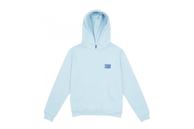 PACCBET のデビューコレクションにクローズアップ