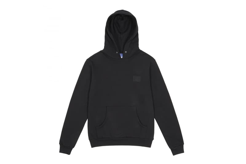 PACCBET のデビューコレクションにクローズアップ