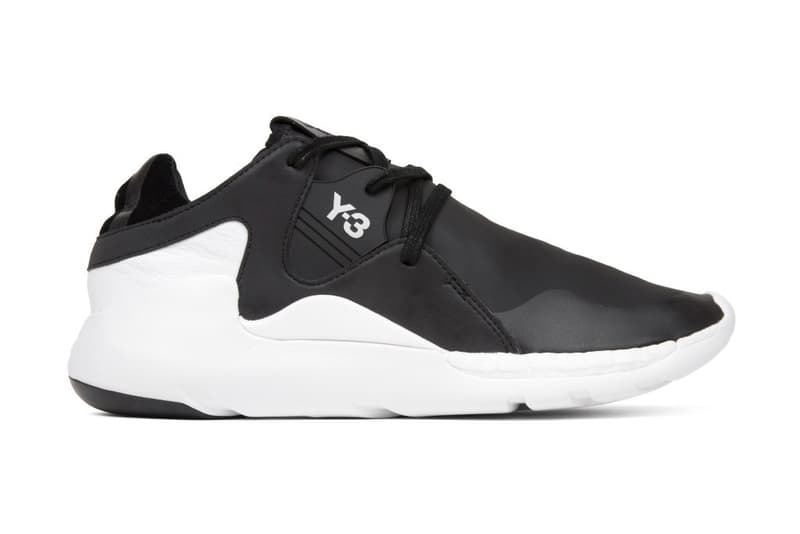 タイムレスなモノクロの Y-3 QR Run が登場