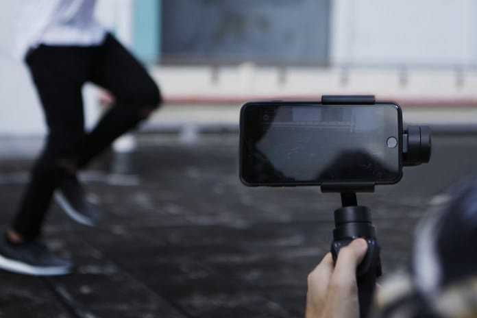 スマートフォンビデオグラフィーに革新を唱える DJI Osmo Mobile 