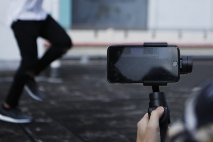 スマートフォンビデオグラフィーに革新を唱える DJI Osmo Mobile