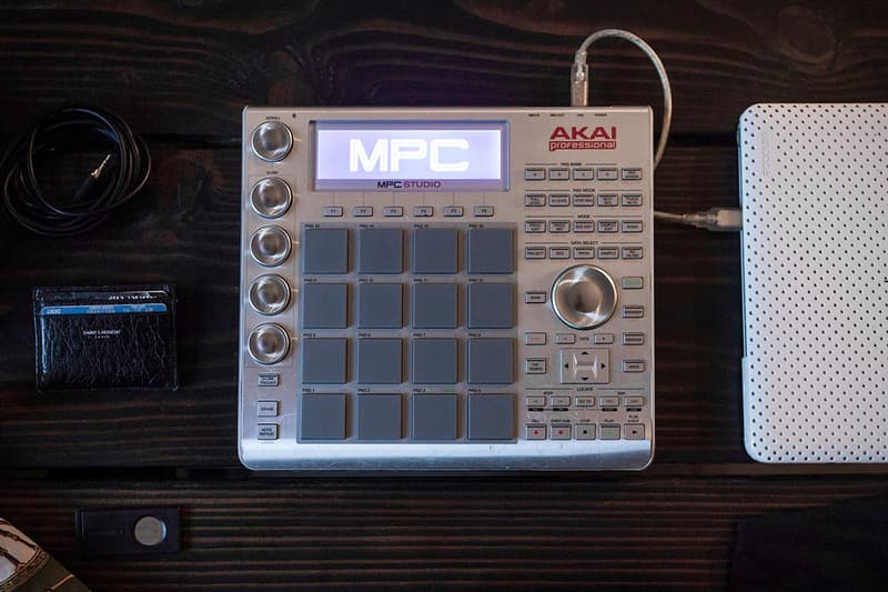 Essentials：No Vacancy Inn の Acyde