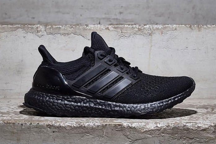 adidas UltraBOOST "Triple Black" リリース日が決定