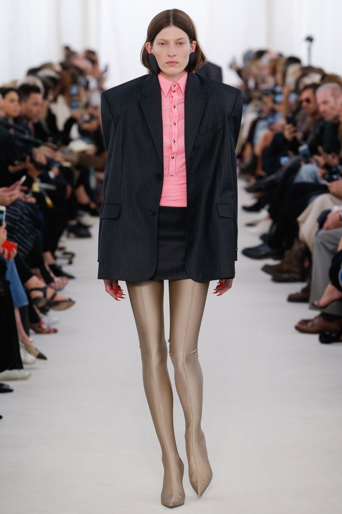 Demna Gvasaliaによる Balenciaga 2017 Spring/Summerコレクション