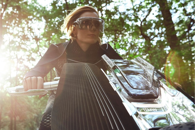 BMW Motorrad が自動でバランスを取るバイク Vision Next 100 を発表