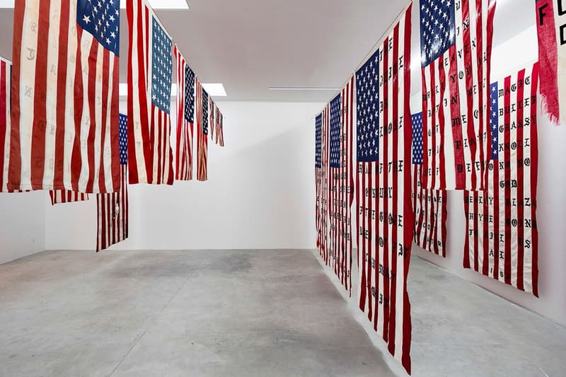 アメリカの歴史にインスパイアされた Cali Thornhill Dewitt のエキシビジョン"29 Flags"がスタート