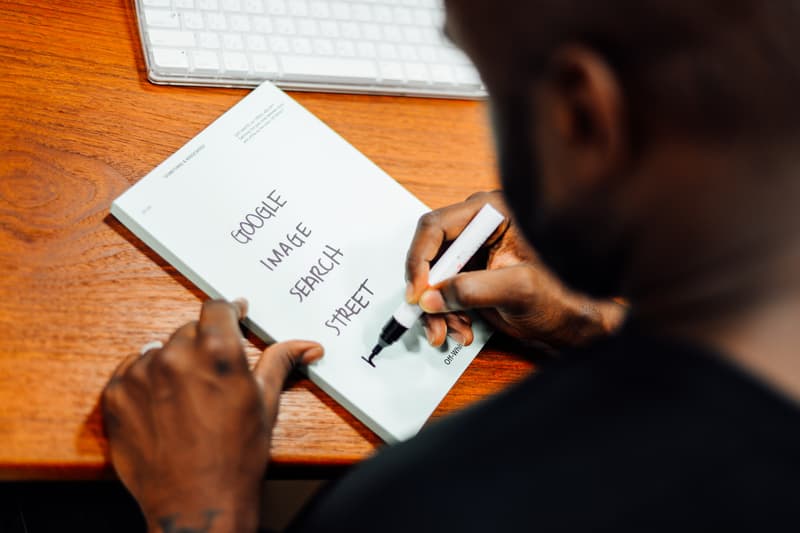 HYPEBEAST JP Giveaway: OFF-WHITE™ Virgil Abloh 直筆サイン入りステーショナリー