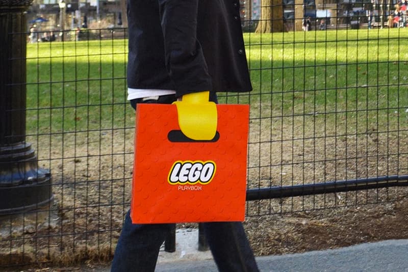 持つと手が “LEGO® の手” になってしまうユニークなショッピングバッグ