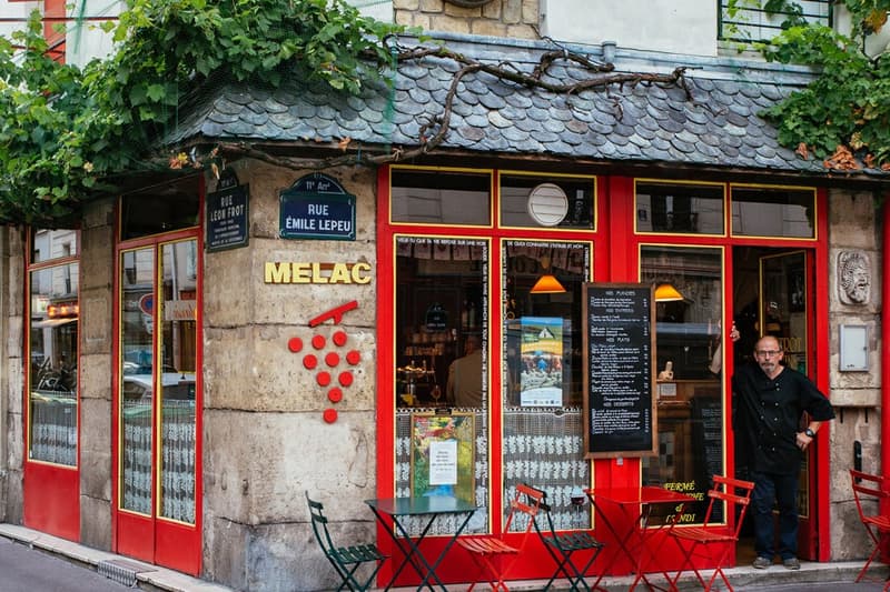 パリのあらゆるチャーミングなお店の外観にフォーカス