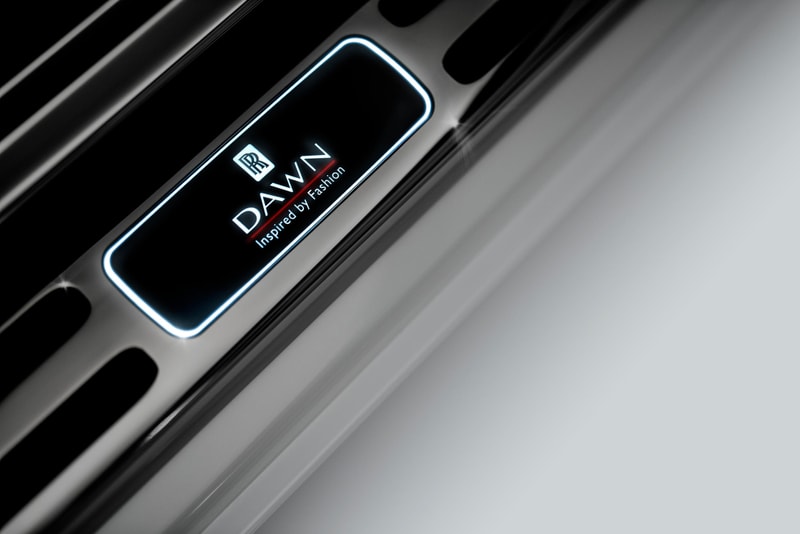 Rolls-Royce よりファッションをテーマにした Dawn 特別モデルが登場