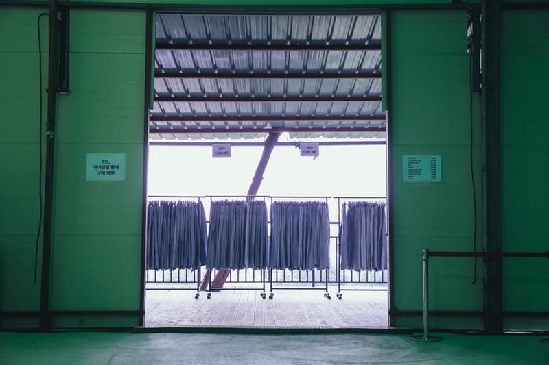 Vetements & MATCHES FASHION が "Official Fake" ガレージセールをソウルで開催