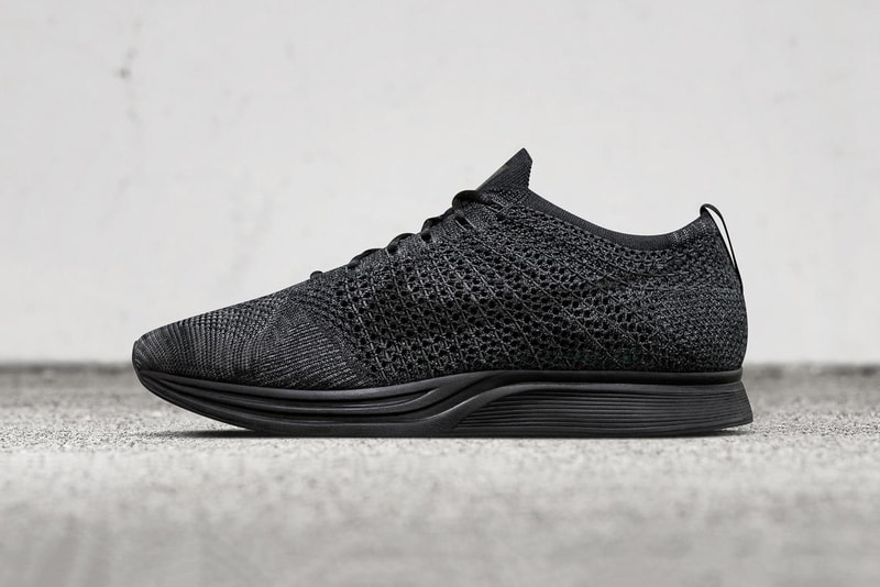 Nike Nike Flyknit Racer triple black midnight