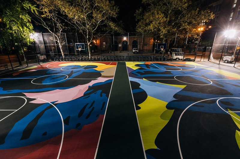 Nike x KAWS がニューヨークのバスケットボールコートをポップにリデザイン