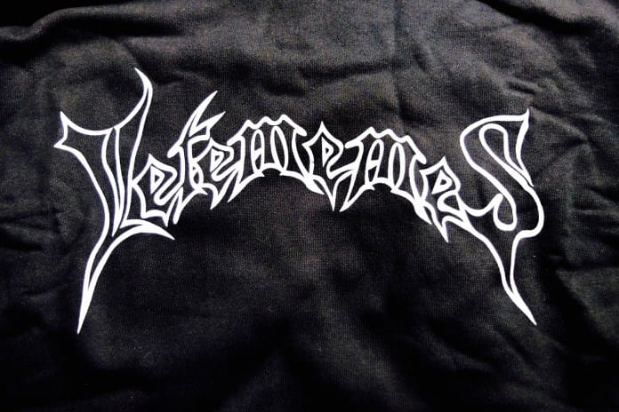 Vetements のパロディーブランド VETEMEMES が在庫補充&プレオーダーを実施