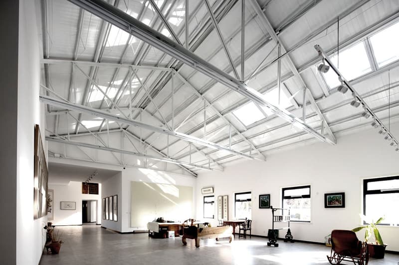 建築事務所 OfficeProject が北京の工場を美しい自宅兼クリエイティブスペースにリノベート