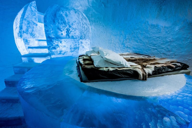 夏の間も滞在可能な氷の世界『ICEHOTEL 365』