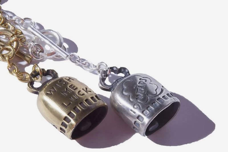WTAPS の CAPRI BELL ネックレスにフォーカス