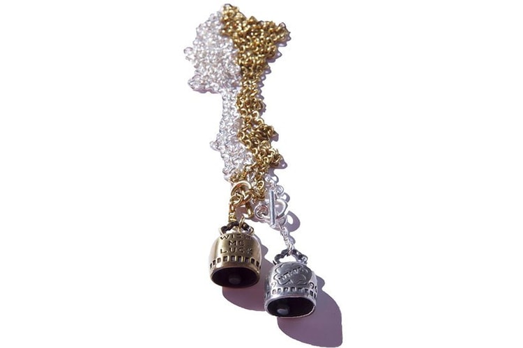 WTAPS の CAPRI BELL ネックレスにフォーカス