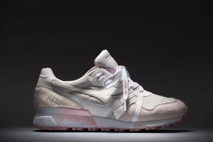 世界で唯一の白いゴリラにインスパイアを受けた XLARGE® x 24Kilates Diadora N.9000 “Copito”