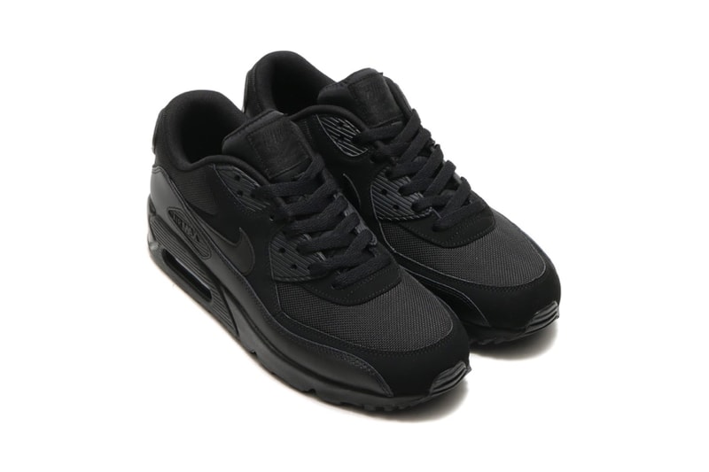 NIKE AIR MAX 90 triple black triple white orange
