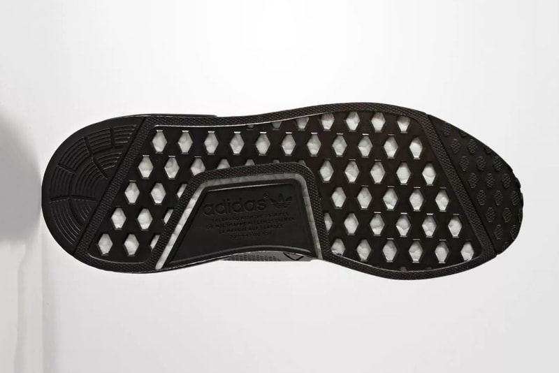 adidas NMD XR1 "Triple Black" のクロースアップイメージが登場