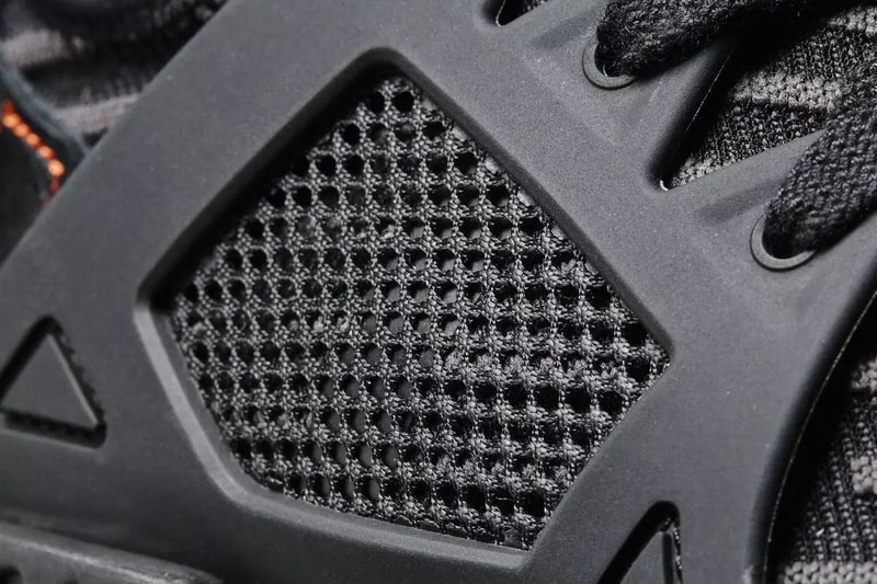 adidas NMD XR1 "Triple Black" のクロースアップイメージが登場