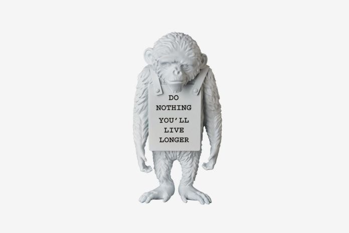 バンクシー x メディコム・トイ “Monkey Sign” スタチュー | Hypebeast.JP