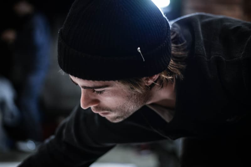 クロムハーツがマット・ディジャコモ特別展を開催：アートピース制作風景をレポート