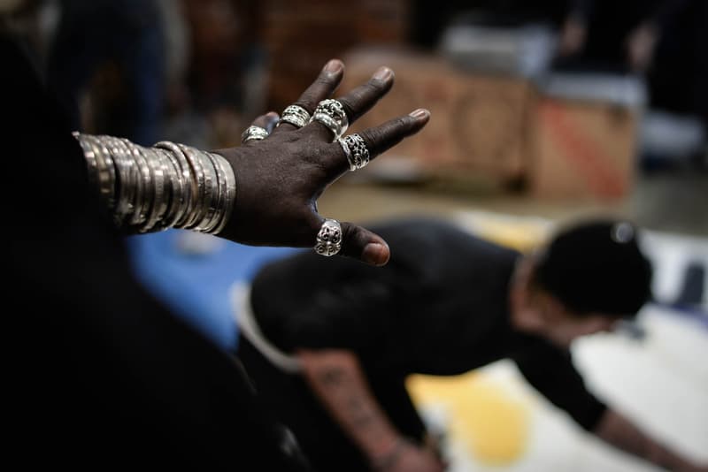 クロムハーツがマット・ディジャコモ特別展を開催：アートピース制作風景をレポート