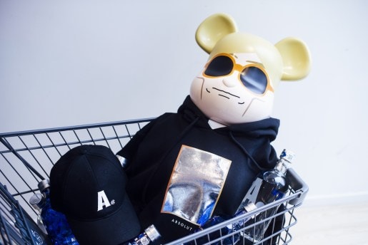 CLOT がウォッカブランドの ABSOLUT Vodka とカプセルコレクションをリリース