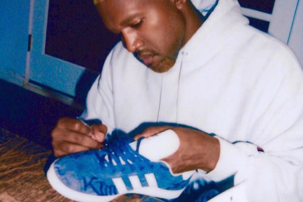 YEEZY Season 5 やニューアルバムについてを語るカニエによるキムのための Gazelle カスタム風景