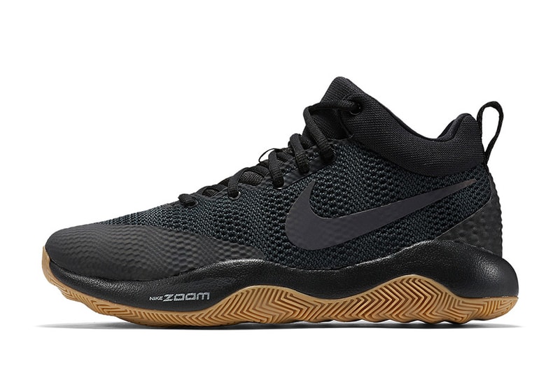 Nike の新型バスケットシューズ Nike Zoom Rev 