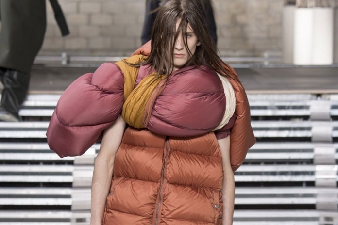 不可解な構造ながらも見る者を圧倒した Rick Owens の2017年秋冬コレクション