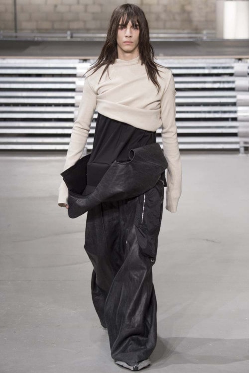 不可解な構造ながらも見る者を圧倒した Rick Owens の2017年秋冬コレクション