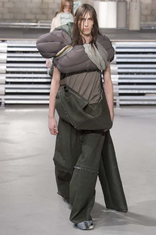 不可解な構造ながらも見る者を圧倒した Rick Owens の2017年秋冬コレクション