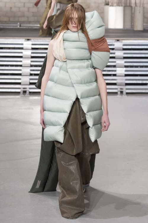 不可解な構造ながらも見る者を圧倒した Rick Owens の2017年秋冬コレクション