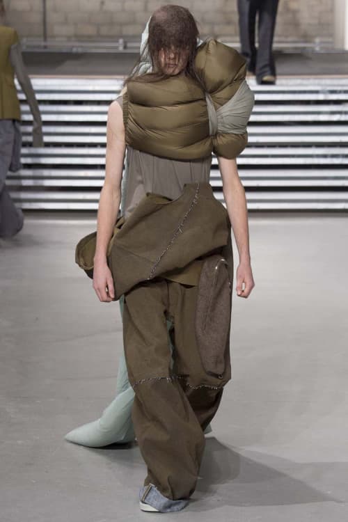 不可解な構造ながらも見る者を圧倒した Rick Owens の2017年秋冬コレクション