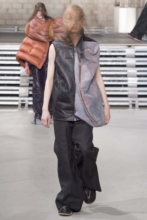 不可解な構造ながらも見る者を圧倒した Rick Owens の2017年秋冬コレクション