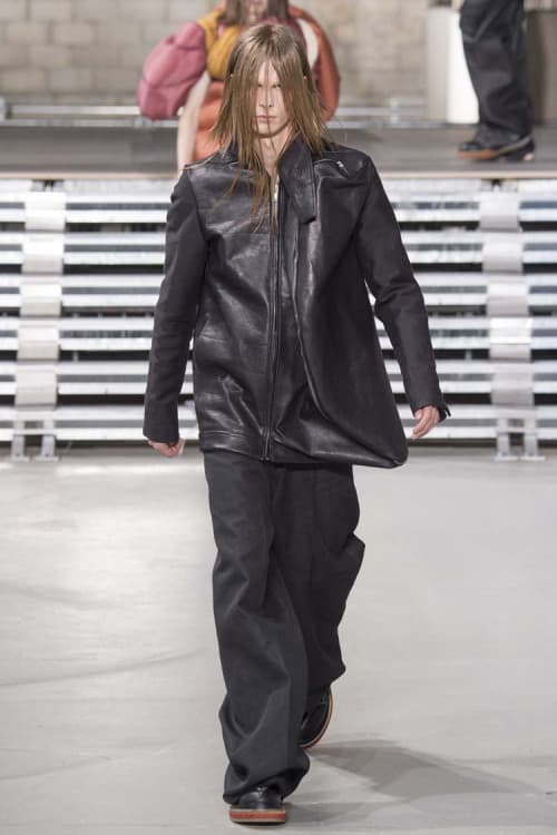 不可解な構造ながらも見る者を圧倒した Rick Owens の2017年秋冬コレクション