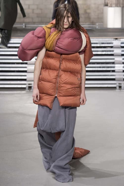 不可解な構造ながらも見る者を圧倒した Rick Owens の2017年秋冬コレクション