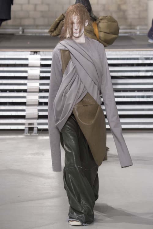 不可解な構造ながらも見る者を圧倒した Rick Owens の2017年秋冬コレクション