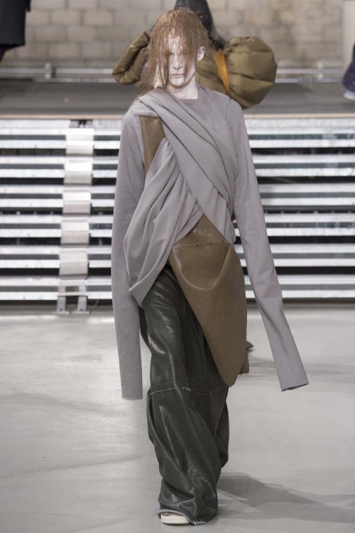 不可解な構造ながらも見る者を圧倒した Rick Owens の2017年秋冬コレクション