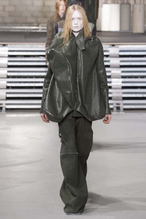 不可解な構造ながらも見る者を圧倒した Rick Owens の2017年秋冬コレクション
